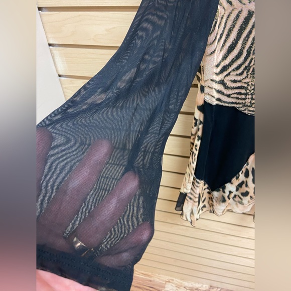 MESMERIZE WOMEN FASHIONABLE BLOUSE TOP MADE IN USA SIZE MEDIUM MSRP $98.00 - Picture 5 of 6